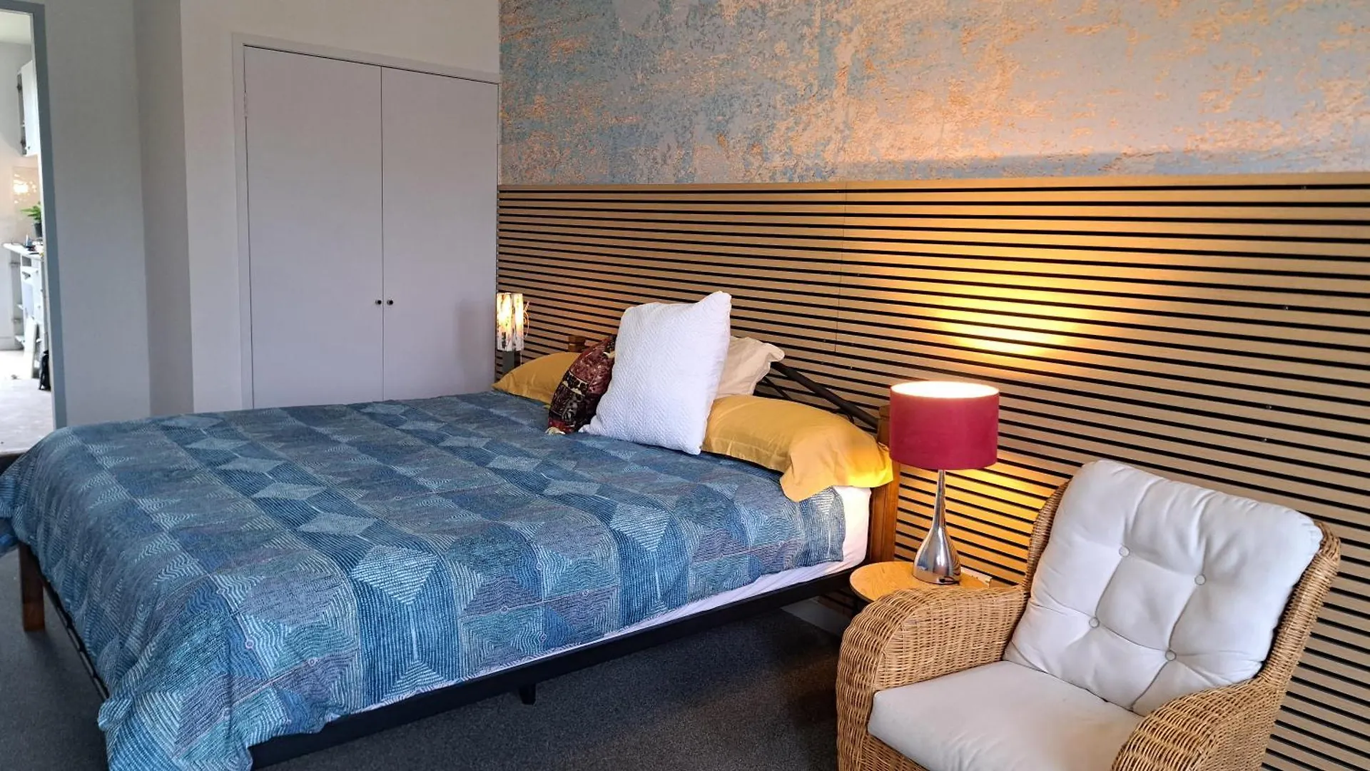 Panzió Brisbane 1960S Pool House - Hosted Bed And Breakfast