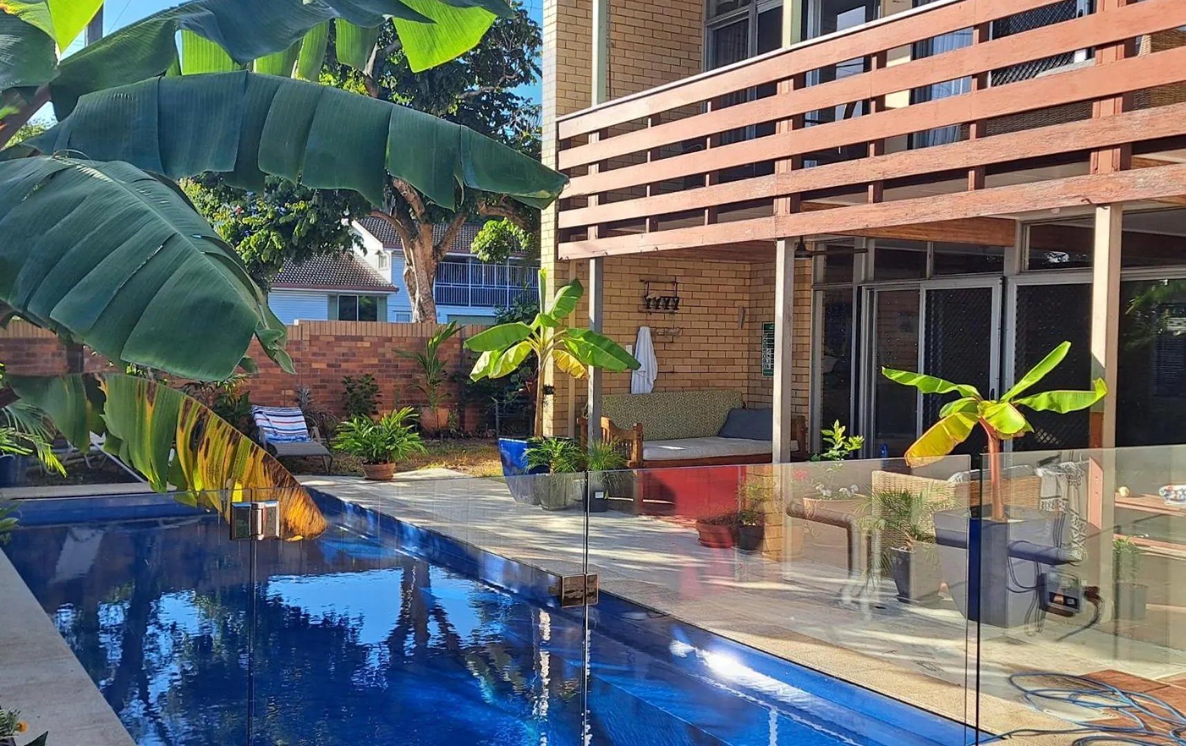 Brisbane 1960S Pool House - Hosted Bed And Breakfast